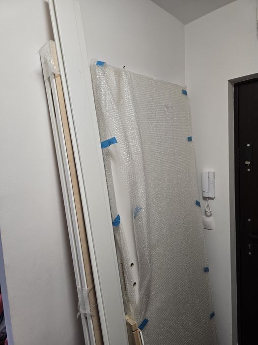 Ușă interior culoarea alb