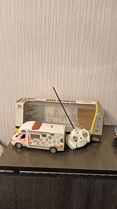 Продам игрушки. Машинки на пульте