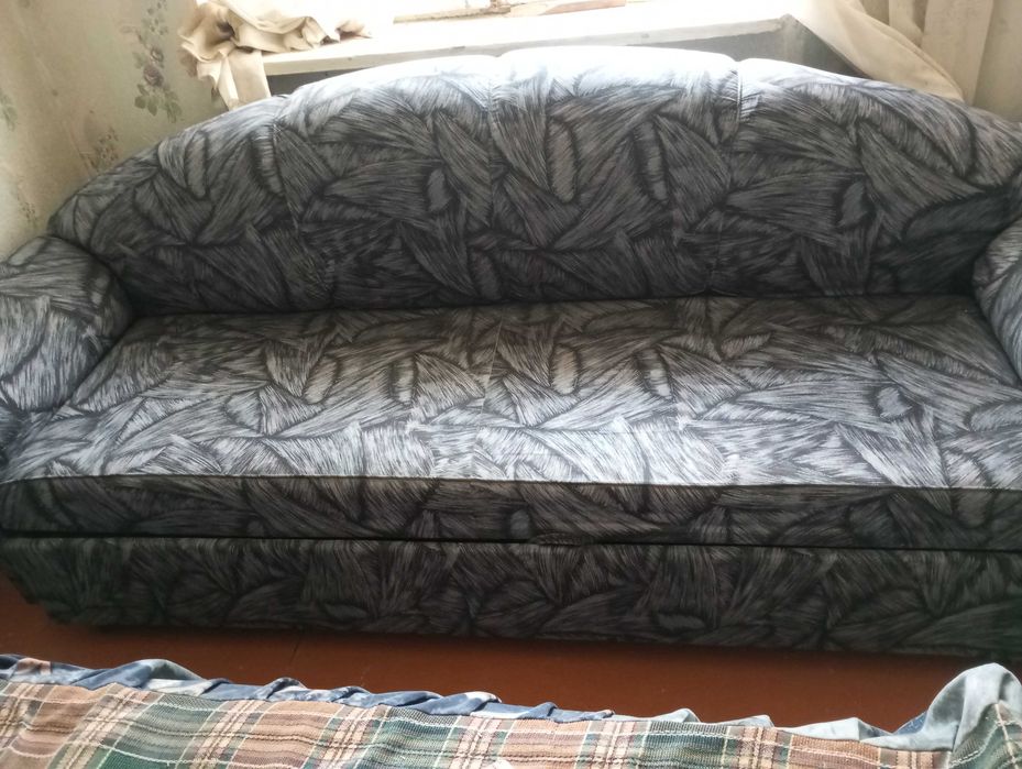 Продам дёшево диван. Раскладной.