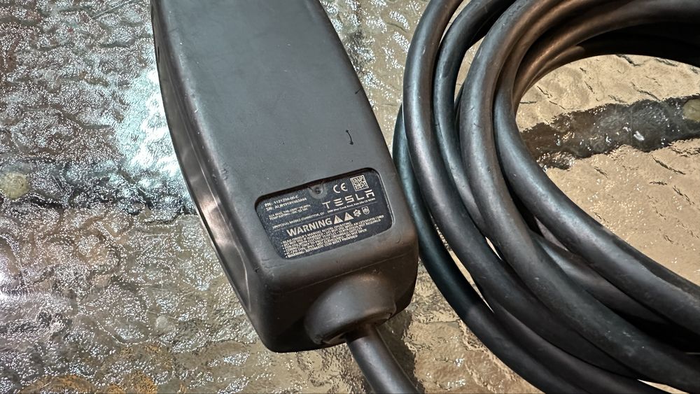 Мобилна зарядна стация Tesla Gen 2