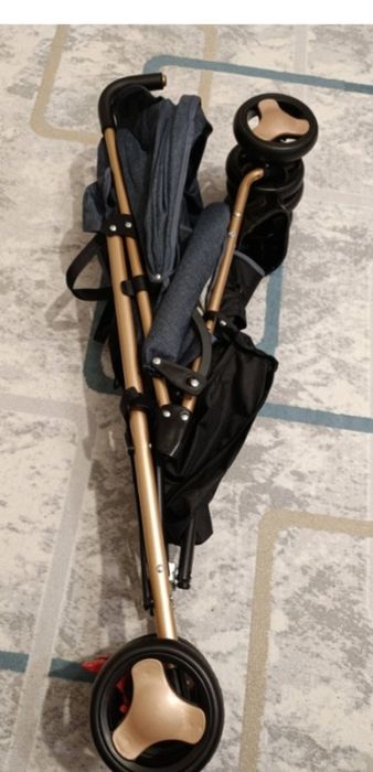 Коляска прогулочная.