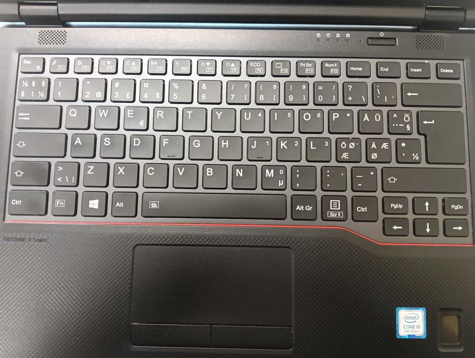 Лаптоп Fujitsu Lifebook E548 с 20GB RAM (без забележки)