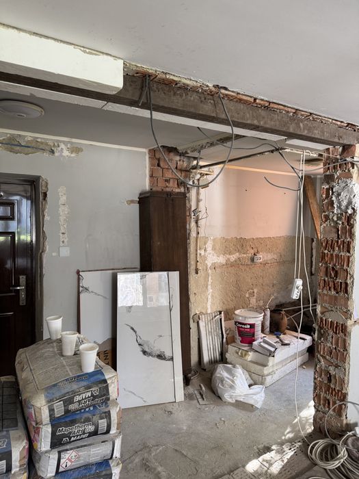 Vand apartament strada Batiz nr 19 .Bl, D7 etaj 1 ap 5 , cu vedere spre biserica Maranata