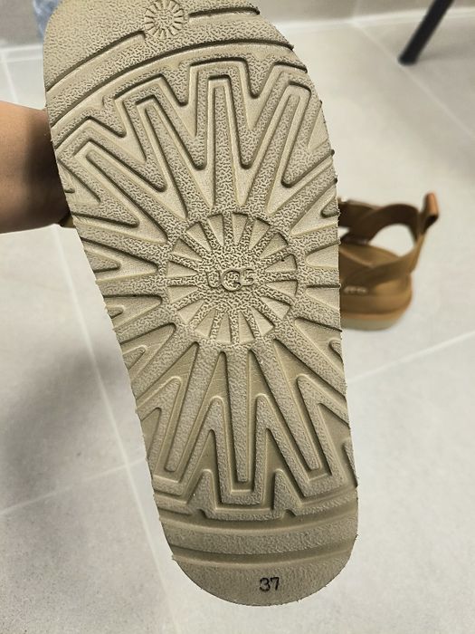 Sandale ugg  mărimea 37