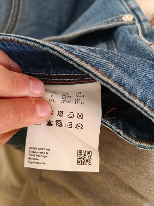 Blugi HUGO BOSS noi cu etichetă