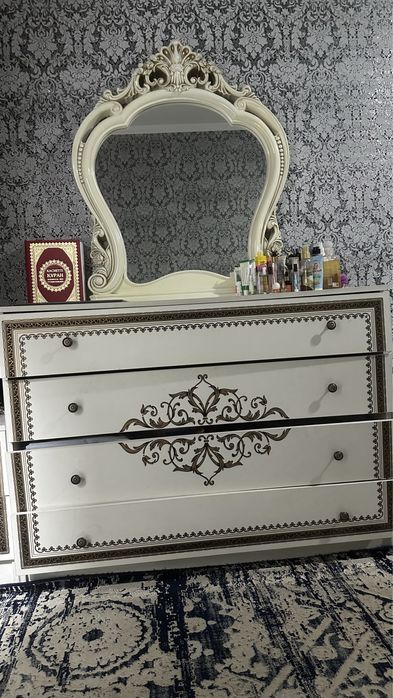 Спальный гарнитур