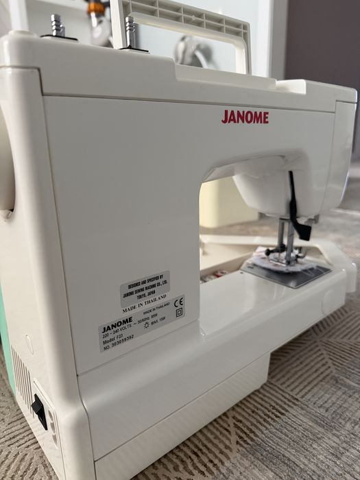 Швейная машинка Janome F23