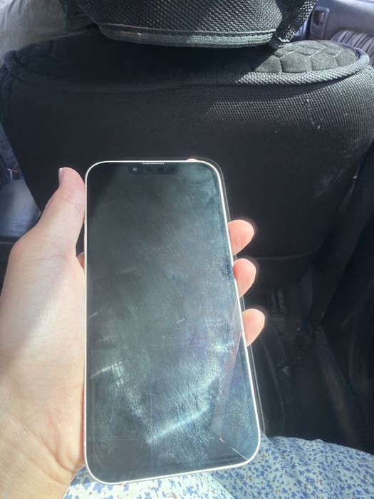 Продам телефон Iphone 13 б/у