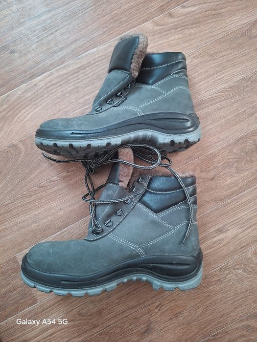 Продам ботинки новые тёплые