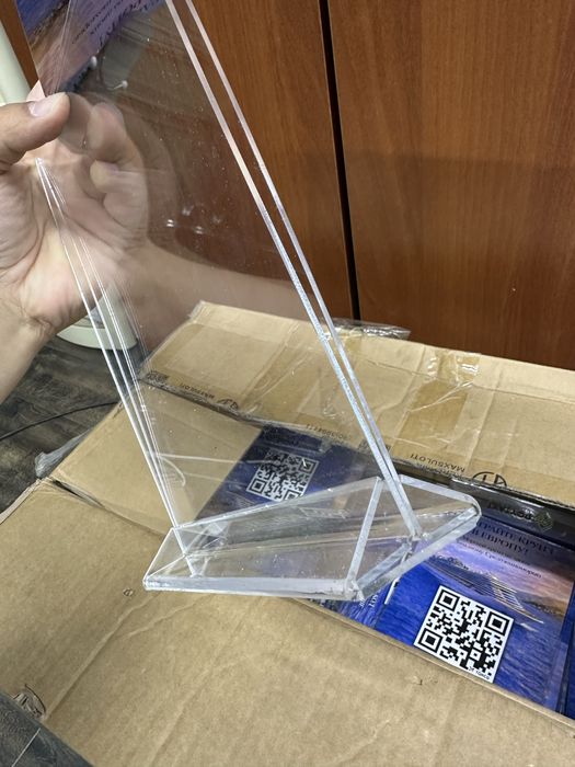 Рекламные стойки на кассу для QR кодов и тд