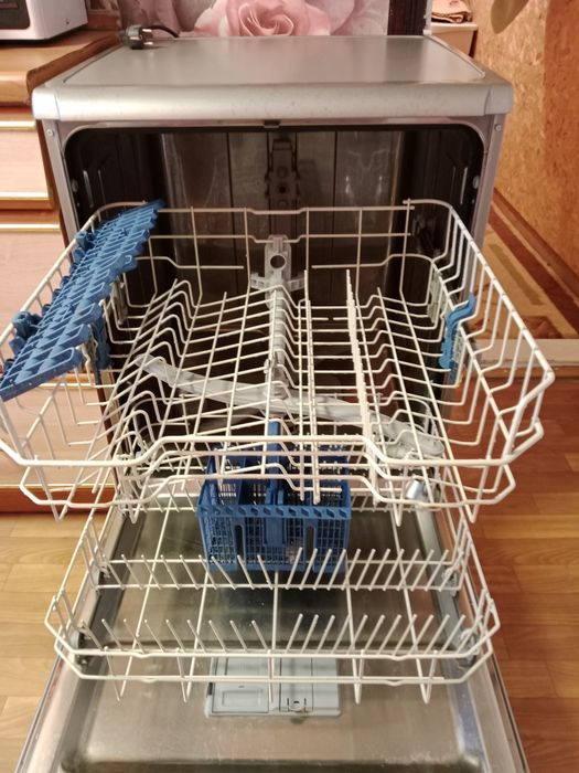 Продаётся посудомоечная машина