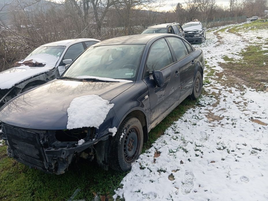 Продавам Пасат Б5 1.6 101 На Части