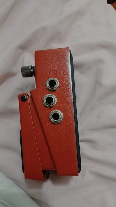 Музыкальная педаль эффектов.
Тип: Лупер (педал