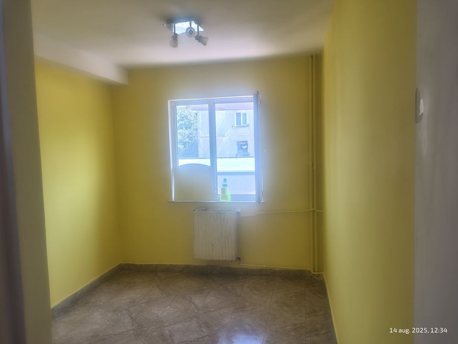 Vând Garsonieră etaj 2