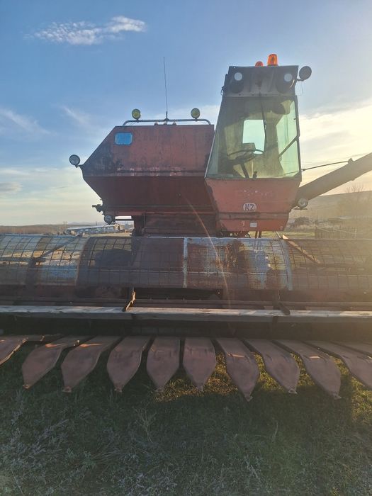 Продам комбаин нива