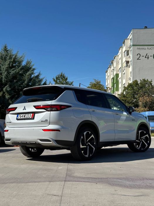Mitshubishi Outlander PHEV 2024