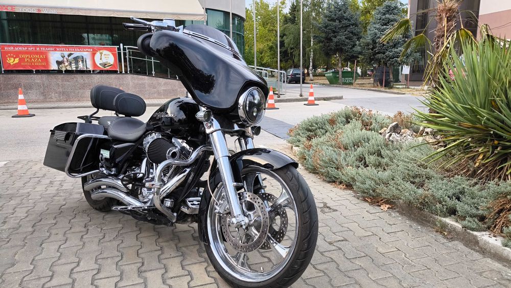 Продавам Harley-Davidson Street Glide