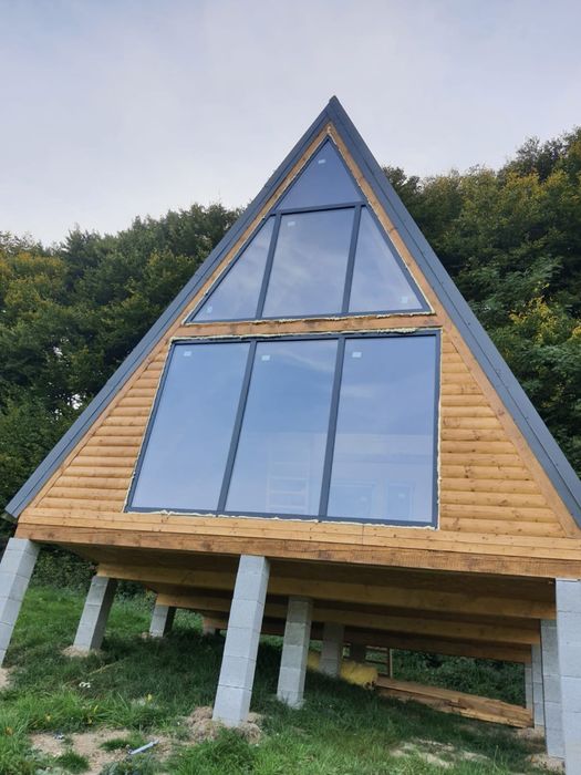 Teren intravilan, doua cabane A-Frame , filigorie, Bradu Bradu • OLX.ro