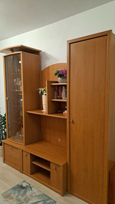 Холна секция с витрина