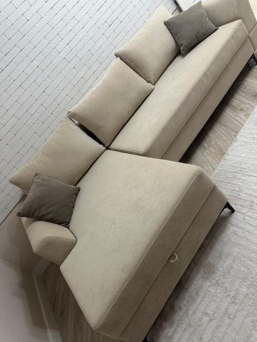 Шикарный диван в идеальном состоянии.