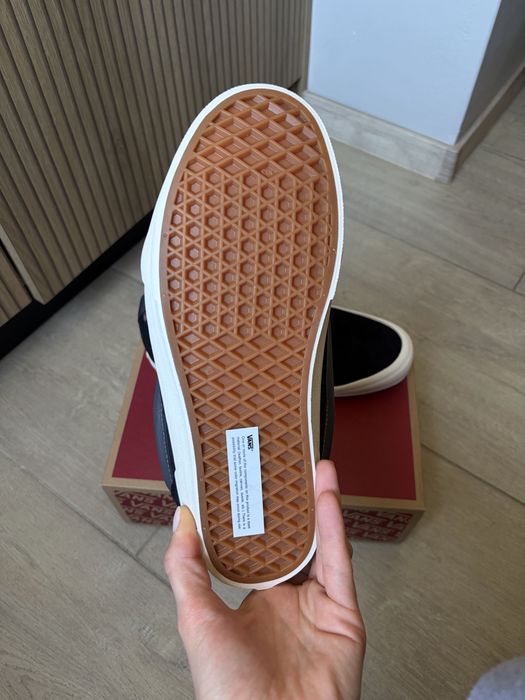 Абсолютно нови оригинални Vans Knu Skool.