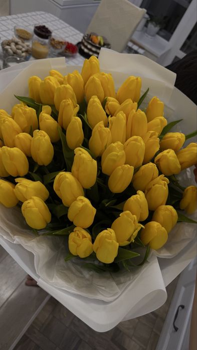 Продам букет цветов тюльпаны