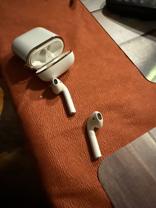 Apple AirPods 1 генерация със кейс
