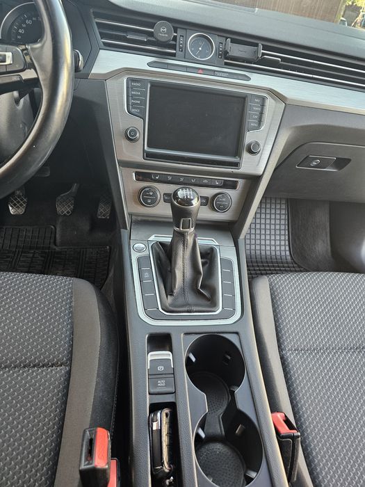 Vand wolkswagen passat 2015, 8500 euro ,prețul este usor negociabil