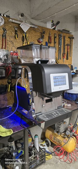 Продавам кафе машина Necta Karisma – в суров вид
