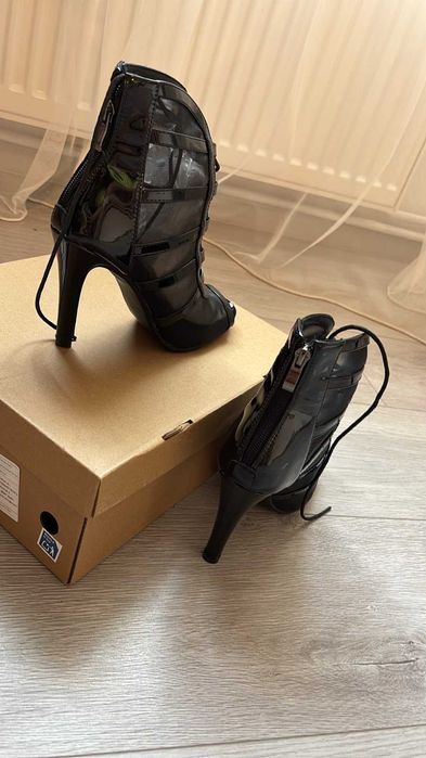 Pantofi cu toc - Marimea 36