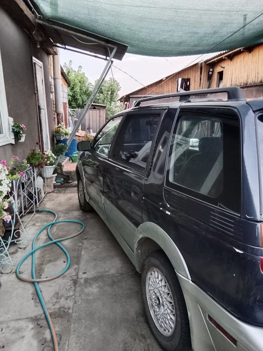 Продам Mitsubishi Chariot .