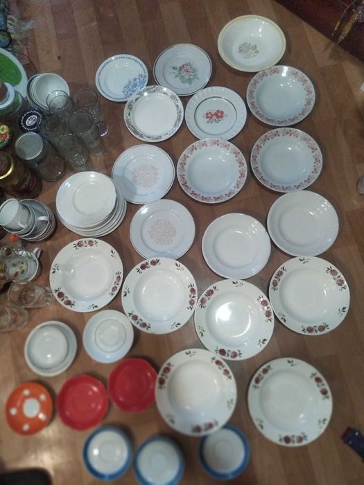 Бокалы Чашки Тарелки