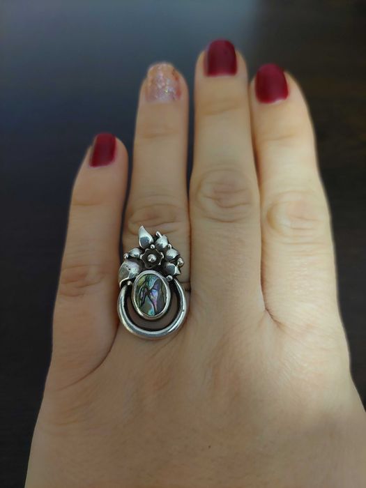 Сребърен пръстен с кралски седеф