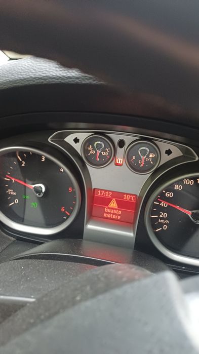 Ford C-Max 2010.