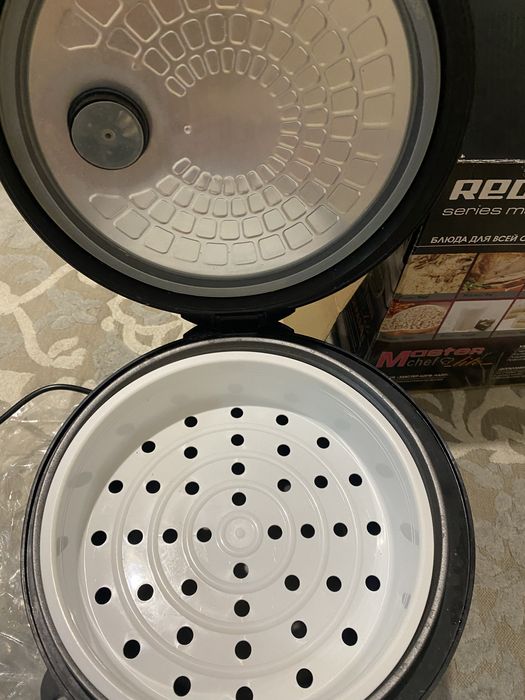 Мультиварка Redmond.