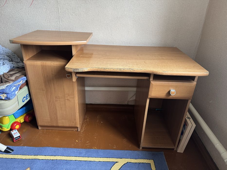 Продам компьютерный стол