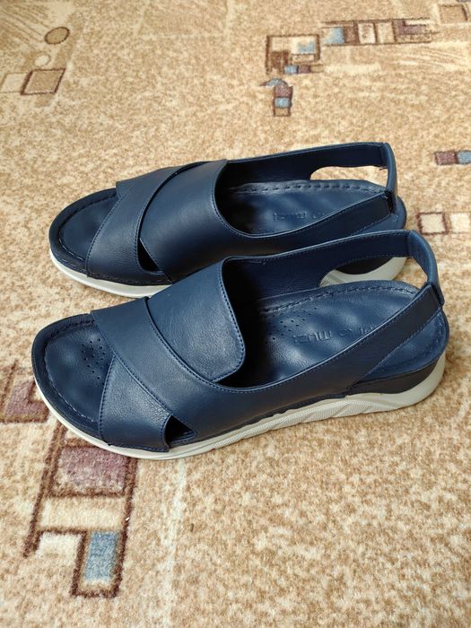 Продам босоножки размер 39