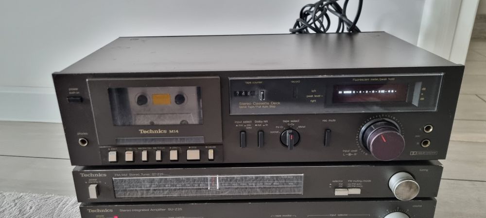 Linie Technics, amplificator, deck si radio