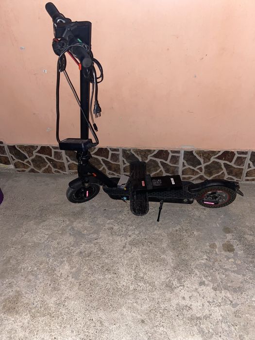 Trotineta electrica scuter nu stiu ce defecte are se vinde la500 de lei mai multe detali in privat