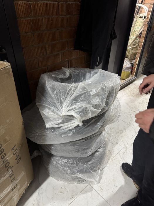 Продам шины 215/55R17