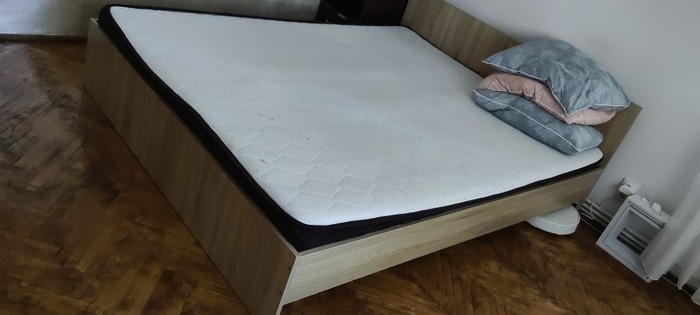 Pat matrimonial plus saltea in stare foarte buna