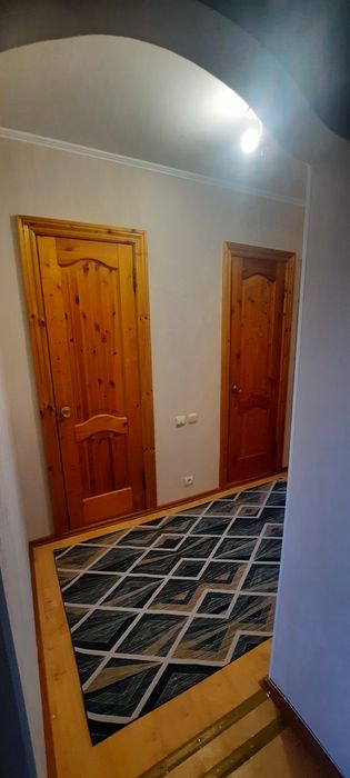 Сдам ДЕВУШКЕ комнату с подселением в центре