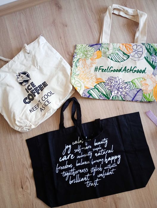 Дамски аксесоари: чанта, несесер, раница