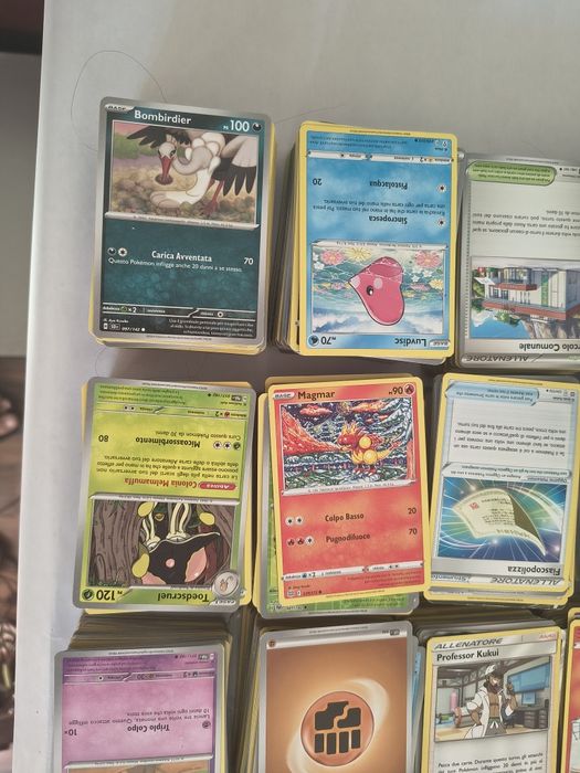 Colectie Pokémon 2000 buc