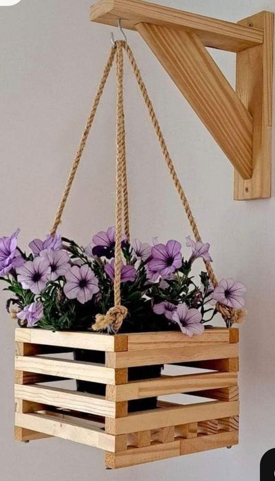 Suport din lemn pentru flori