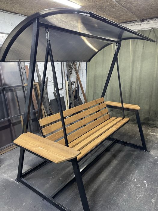 Качели в лофт стиле со столиками