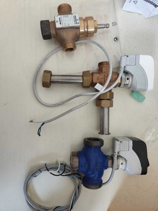 vana 3 cai 2 cu comanda(servomotor) panouri solare