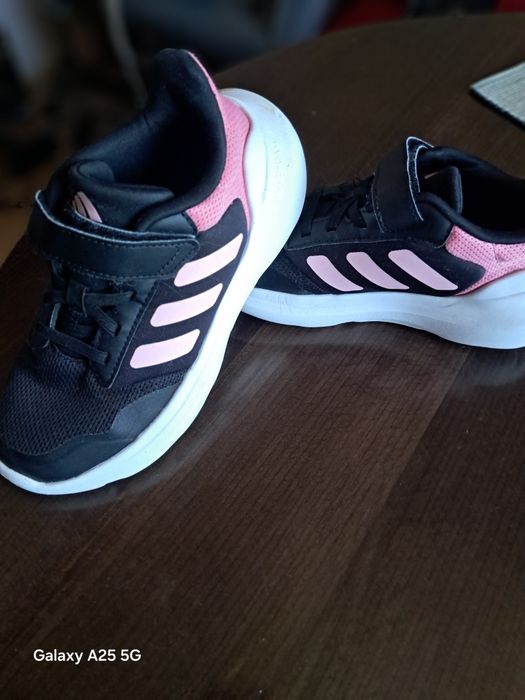 Маратонки Adidas размер 34