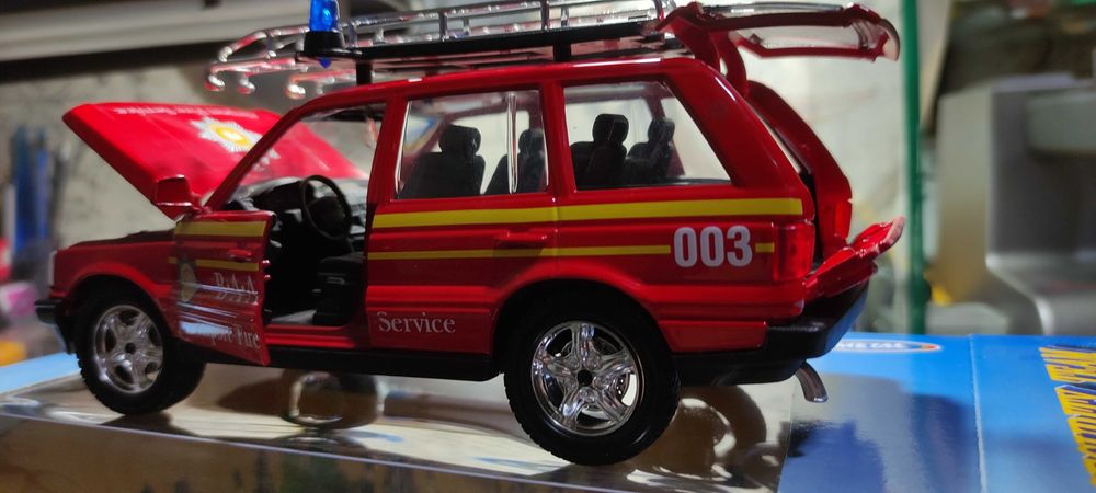 Модельки автомобилей фирмы Bburago 1:24