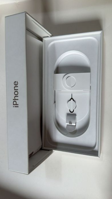 iPhone 16 Pro Max в хорошем состоянии.